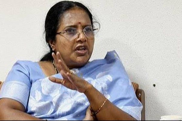 “சென்னை விமான நிலைய நிர்வாகத்தை மாற்றக் கோருவதா?”-வானதி  