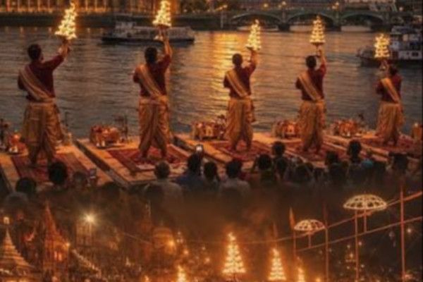 லண்டன் தேம்ஸ் நதிக்கரையில் முதன்முறையாக பிரமாண்ட கங்கை ஆரத்தி விழா