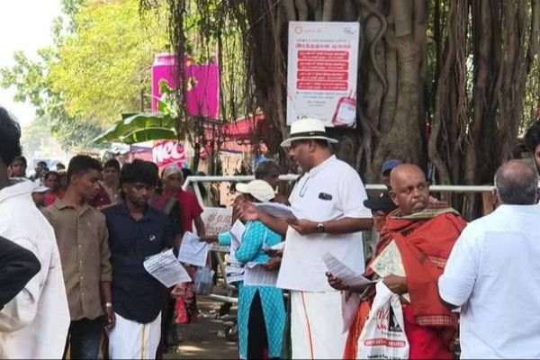 தமிழினப் படுகொலைக்கு சர்வதேச நீதி கோரி நல்லூரில் துண்டுப் பிரசுரம்!