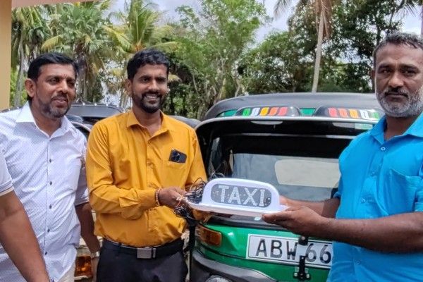 வவுனியாவில் முச்சக்கரவண்டிகளுக்கு மீற்றர் பொருத்தும் பணி!