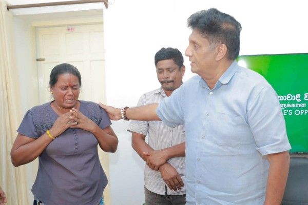 சஜித் பிரேமதாசவை சந்தித்தனர் அனோஜனின் குடும்பத்தார் 